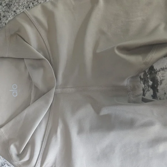 ALO Yoga Beige Leggings - Picture 4 of 9